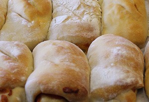 Bread-_0002_pepperoni-roll